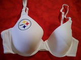 Illustration for article titled 10 Hideous Sports-Themed Gifts You Shouldn’t Get Your Girlfriend for Valentine's Day